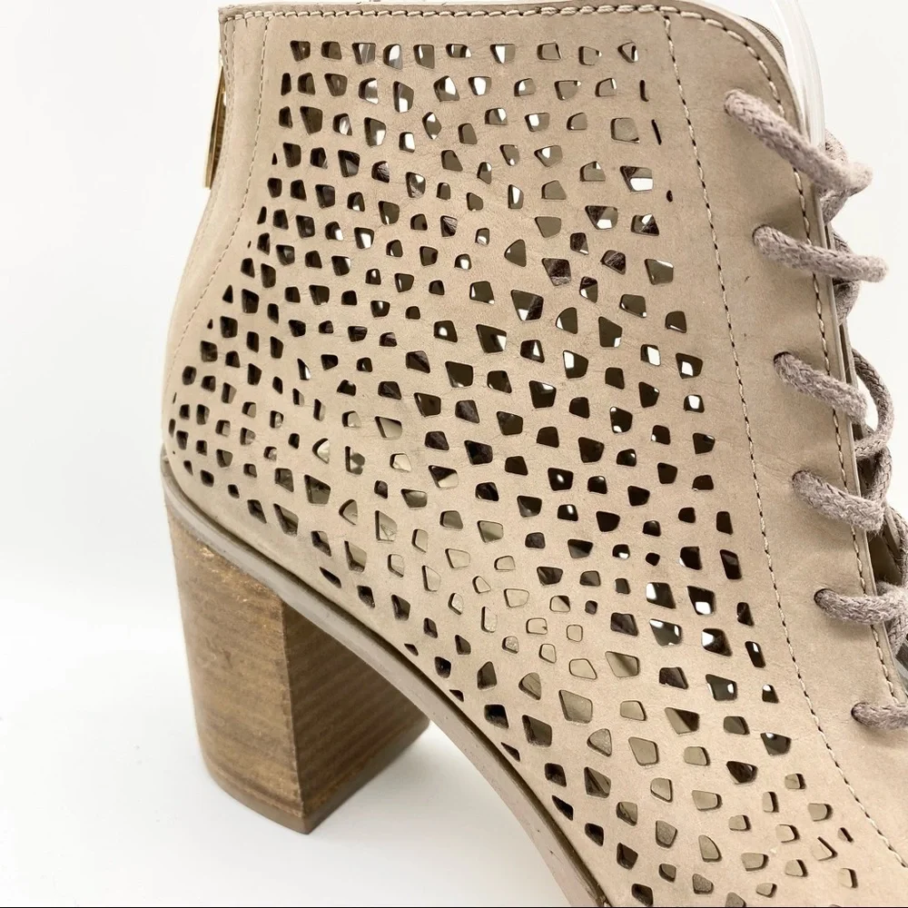 NEW-Vince Camuto-Taupe Tan Leather Laser Cut Gladiator 10 - Picture 3 of 10